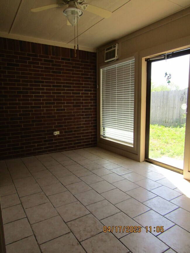 Building Photo - 4104 SW Wendy Dr