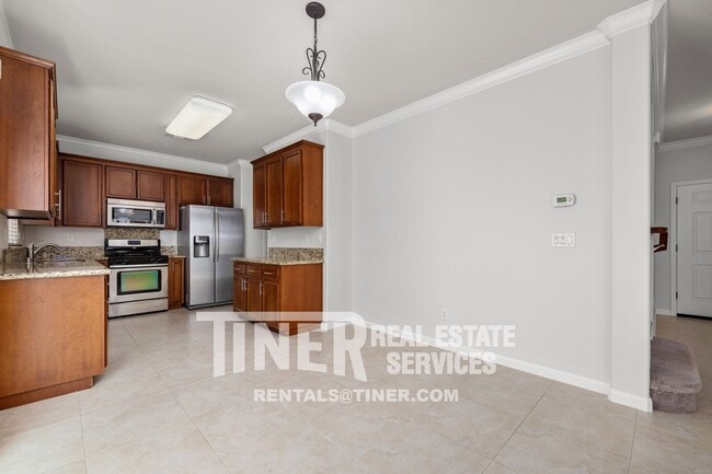 Building Photo - 1707 Grey Bunny Dr