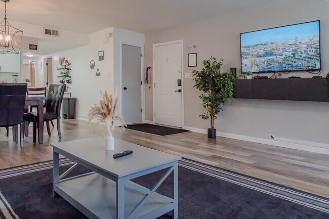 Building Photo - Charming 3BR Fully Furnished Apartment in ...