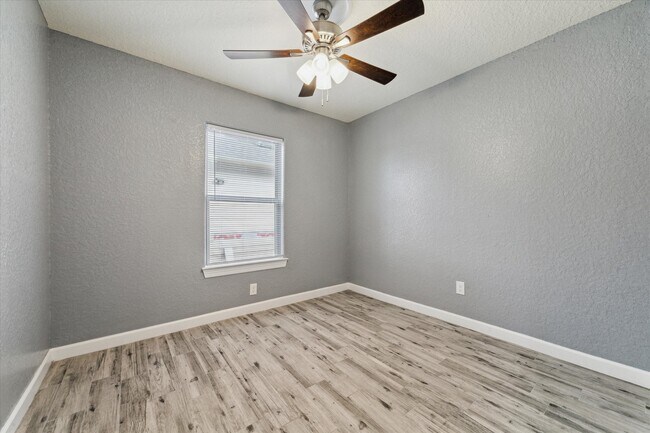 Building Photo - 714 Heisse St