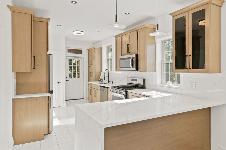 Building Photo - 7131 W Altgeld St