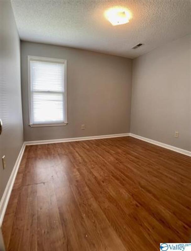 Building Photo - 158 Hollington Dr NE