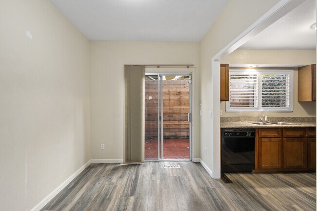 Building Photo - 3858 Maybelle Ave