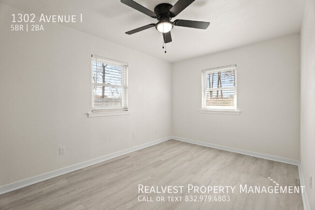 Building Photo - 1302 Avenue I