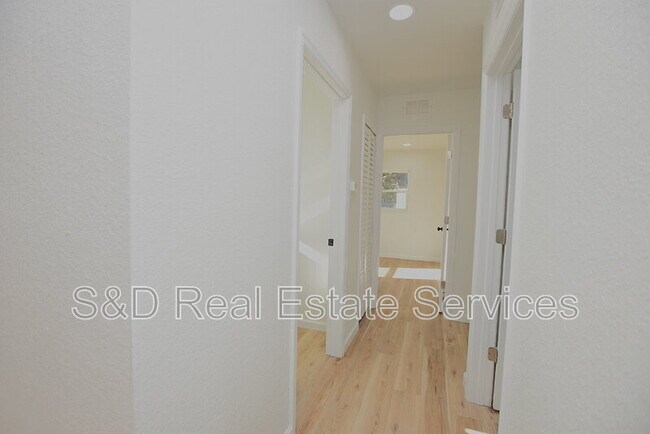 Building Photo - 2919 Hickory St