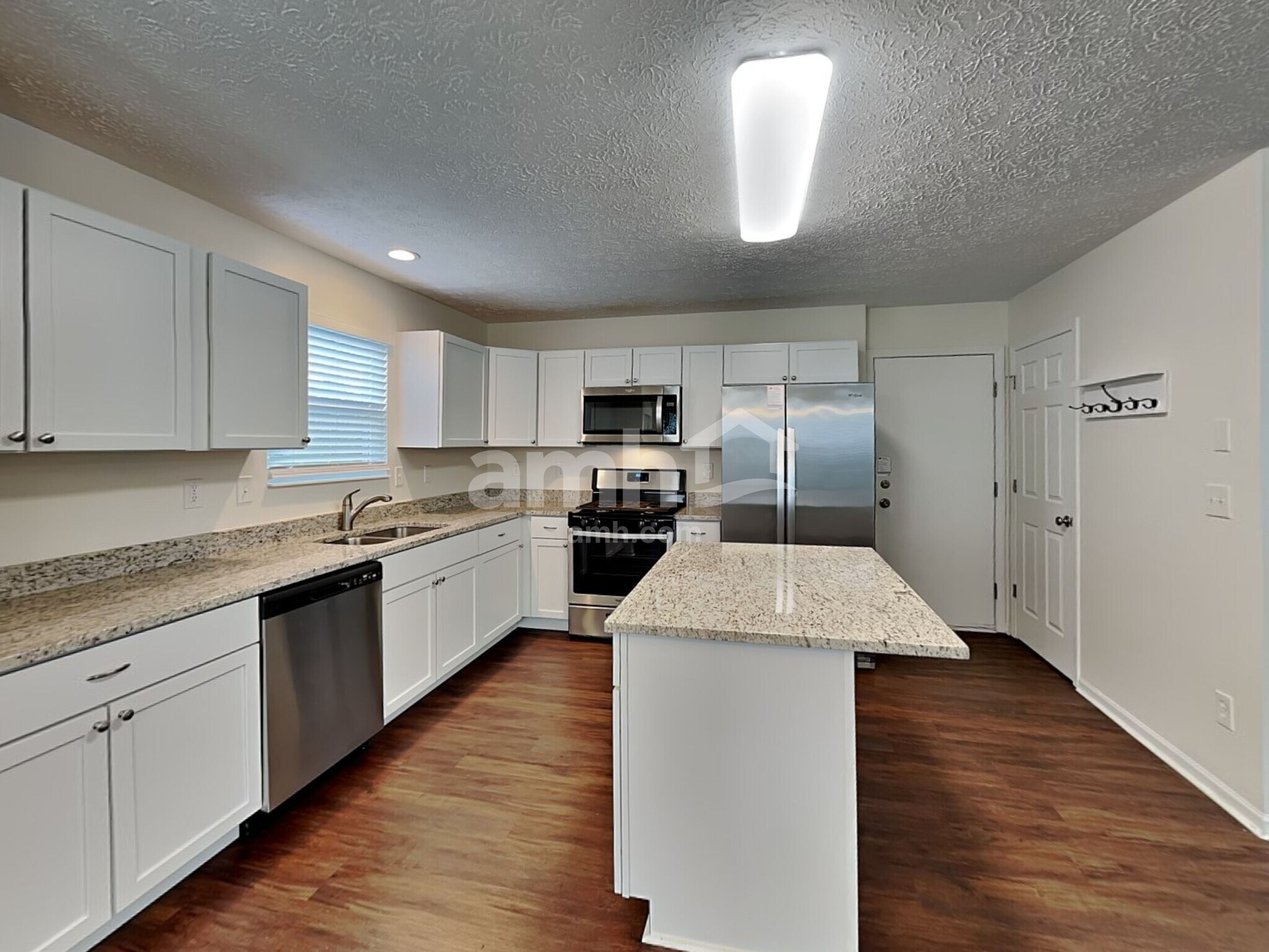 Building Photo - 2274 Farmland Dr