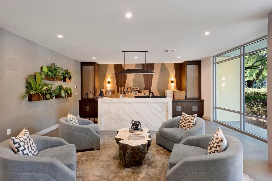 Building Photo - 889 Date St