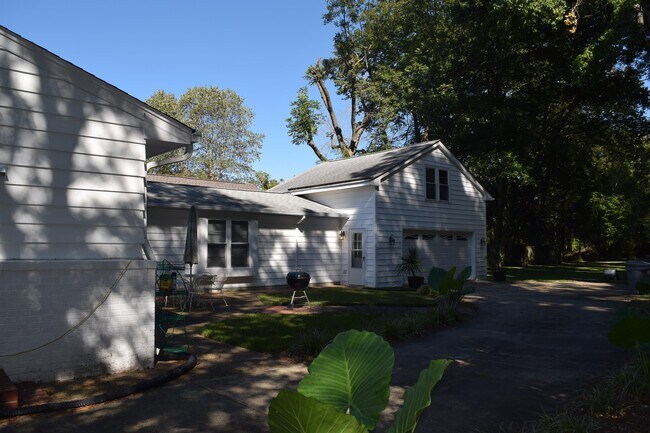 Building Photo - 310 La Salle Ave