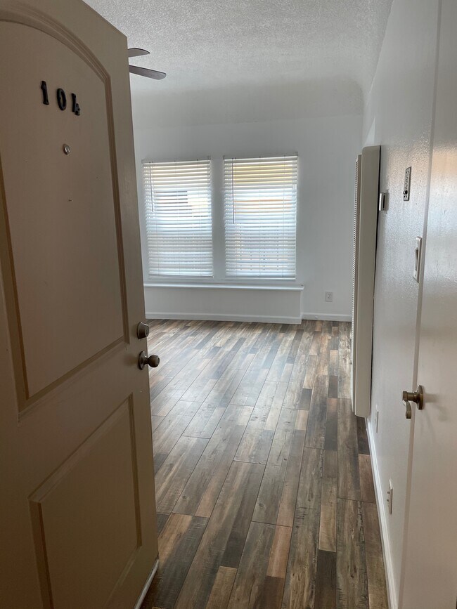 Building Photo - 4234 Mont Clair St