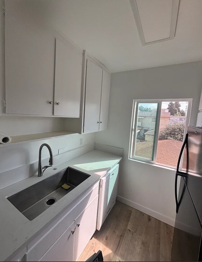 Building Photo - 3745 S Bentley Ave