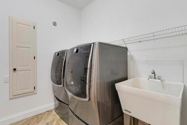 Building Photo - 67 Pacer Cir