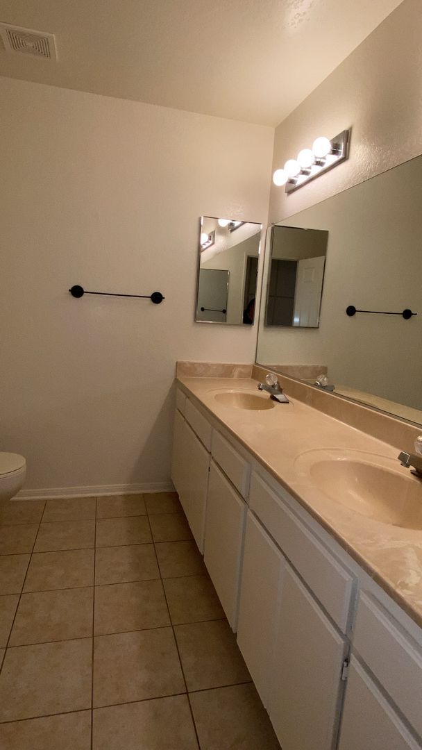 Building Photo - Quartz Hill Single Story Home.