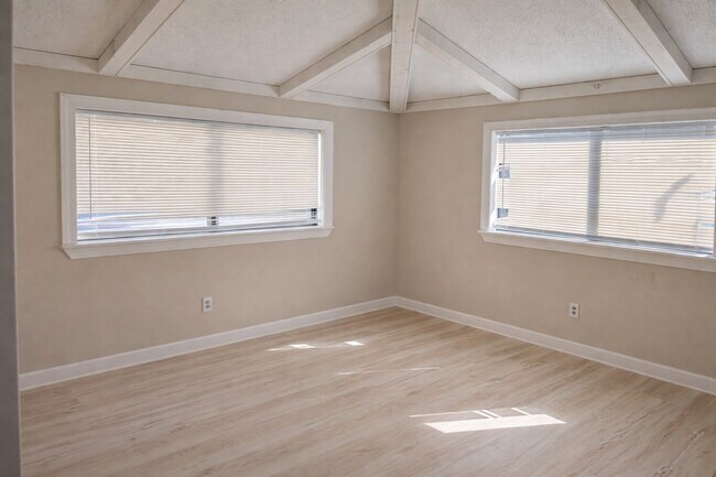 Building Photo - 5315 Bayway Dr