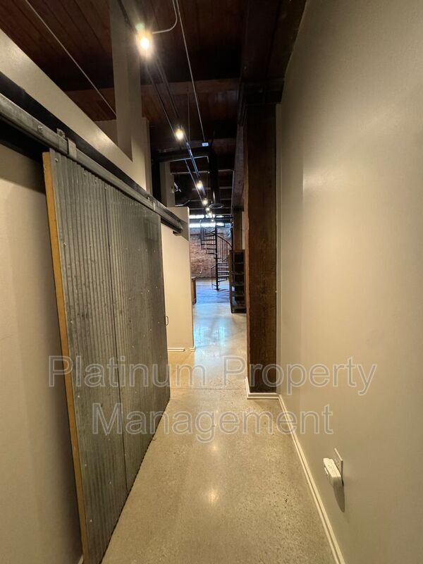 Building Photo - 326 Nelson St SW