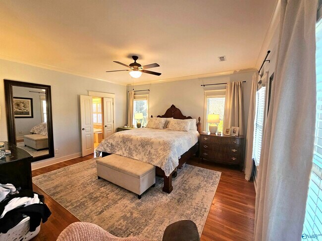 Building Photo - 3002 Brook Park Dr SE