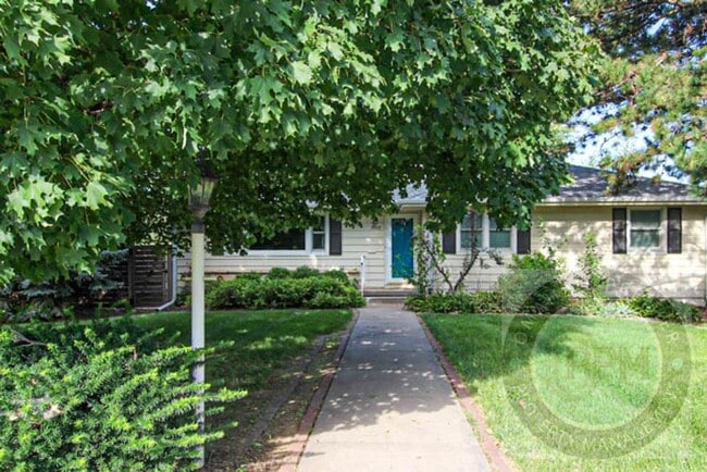 Building Photo - Move In Special  $600.00 off the Deposit!!...