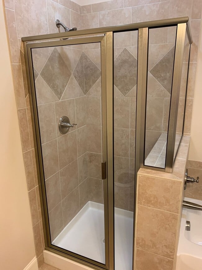 Building Photo - AMAZING UNIT IN ANDERSON CREEK