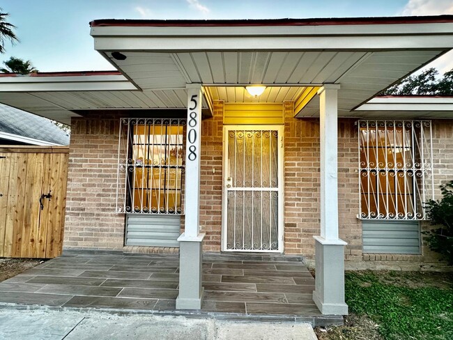 Building Photo - 5808 Longoria Loop