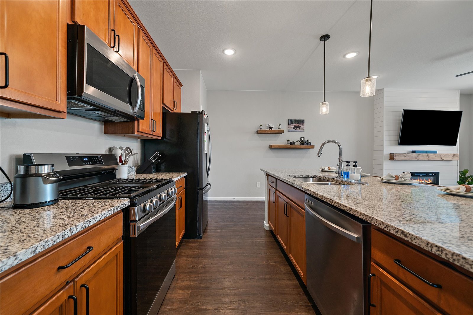 Kitchen - 16836 E 118th Dr
