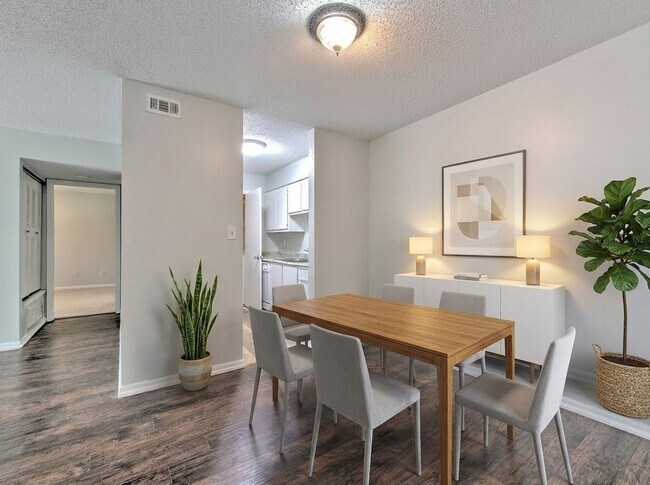 Building Photo - Nice and spacious condo on the 3rd with washer and dryer, near USF and I-75