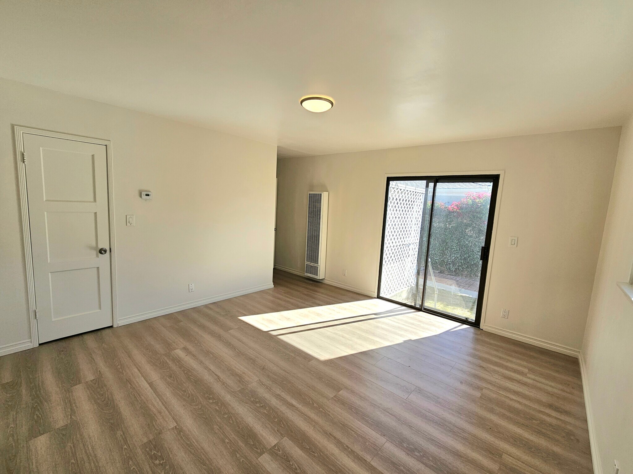 Master bedroom - 1749 S Carmelina Ave