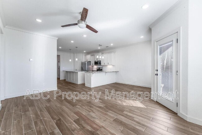 Building Photo - 3307 SW Hillstone Ave