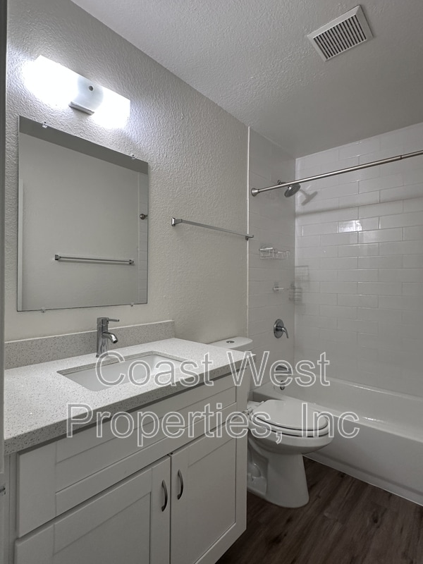 Building Photo - 1156 Cypress Ave