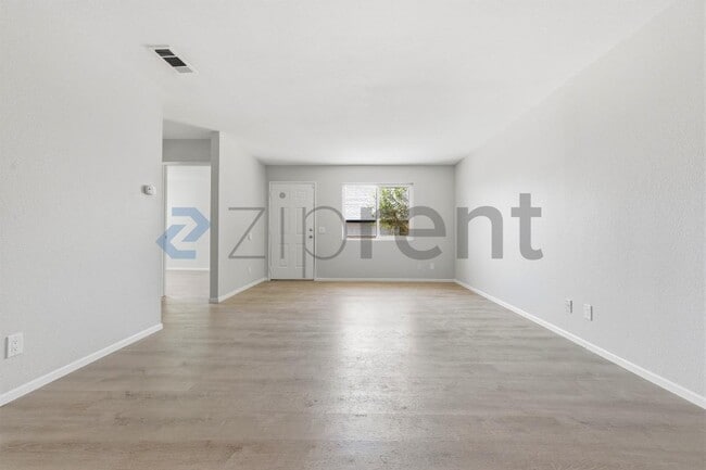 Building Photo - 34901 Marcia Rd