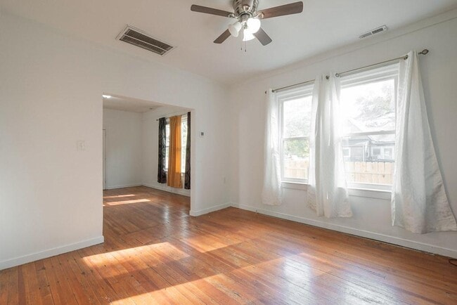 Building Photo - 1323 Columbia St