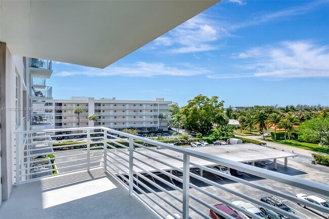 Building Photo - 2851 S Ocean Blvd