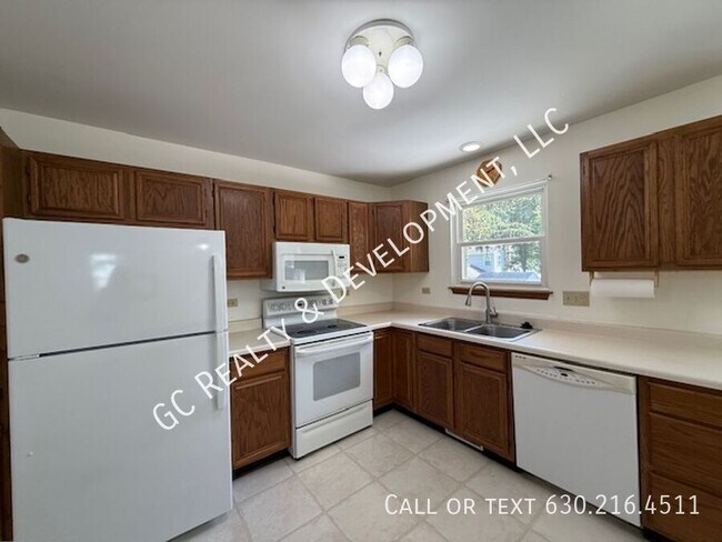 Building Photo - 735 Grandview Dr
