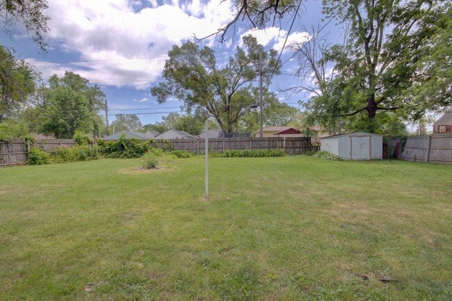 Building Photo - 3 bed home