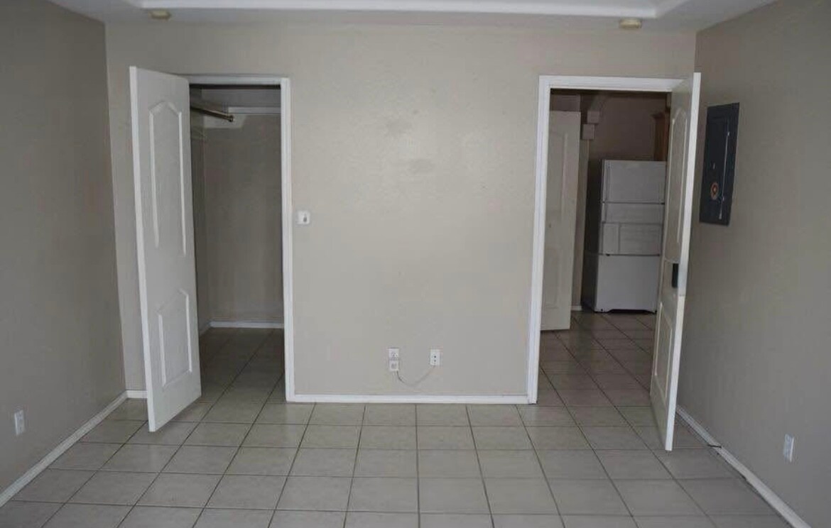 Building Photo - 2210 Peridot St