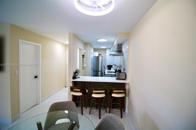 Building Photo - 1255 Collins Ave