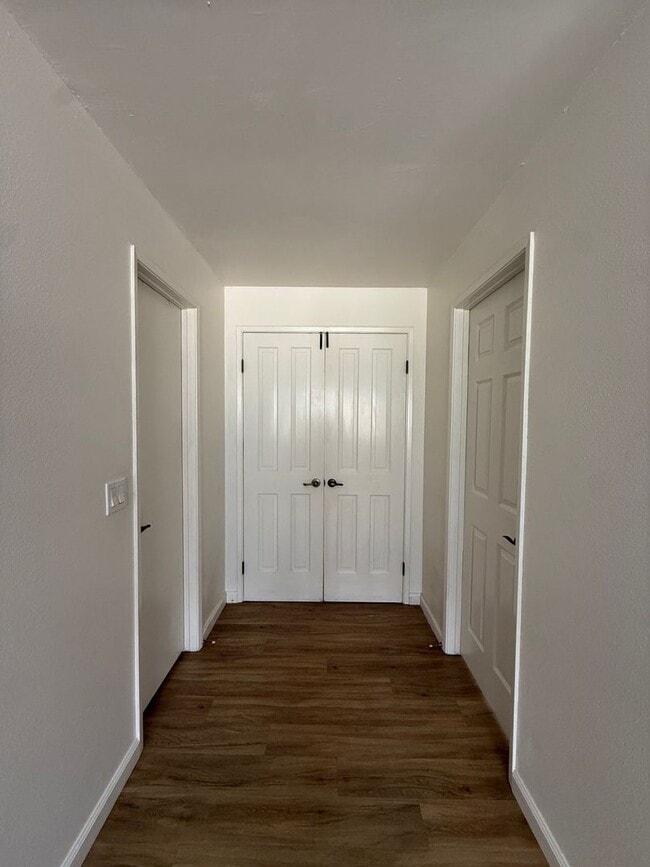 Building Photo - Located in Bauer Estates Near The Country ...