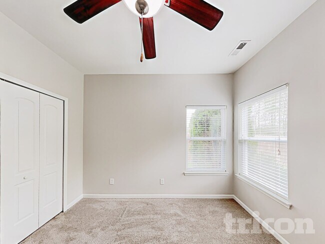 Building Photo - 1413 Eastway Dr