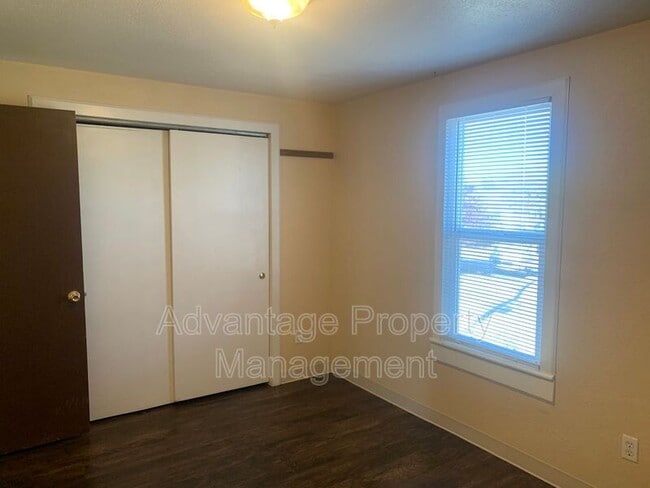 Building Photo - 324 SW Calapooia St