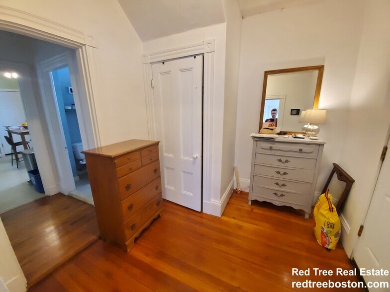 Building Photo - 72 Marshall St