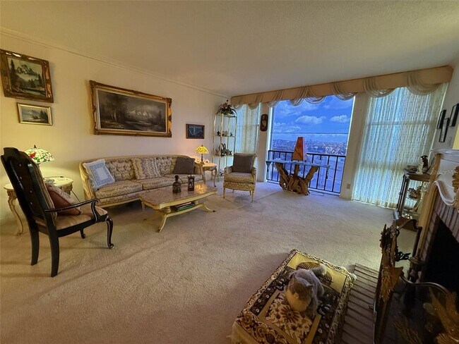 Building Photo - 7400 Sun Island Dr S