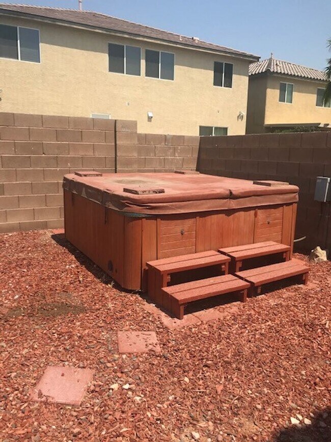 Building Photo - GATED COMMUNITY- FULLY REMODELED!