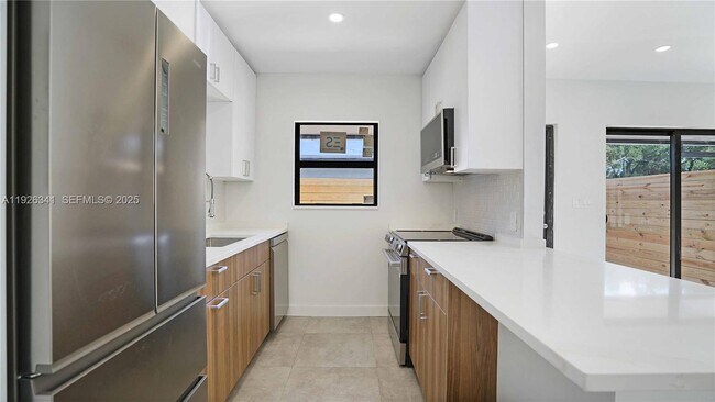 Building Photo - 1119 W Las Olas Blvd