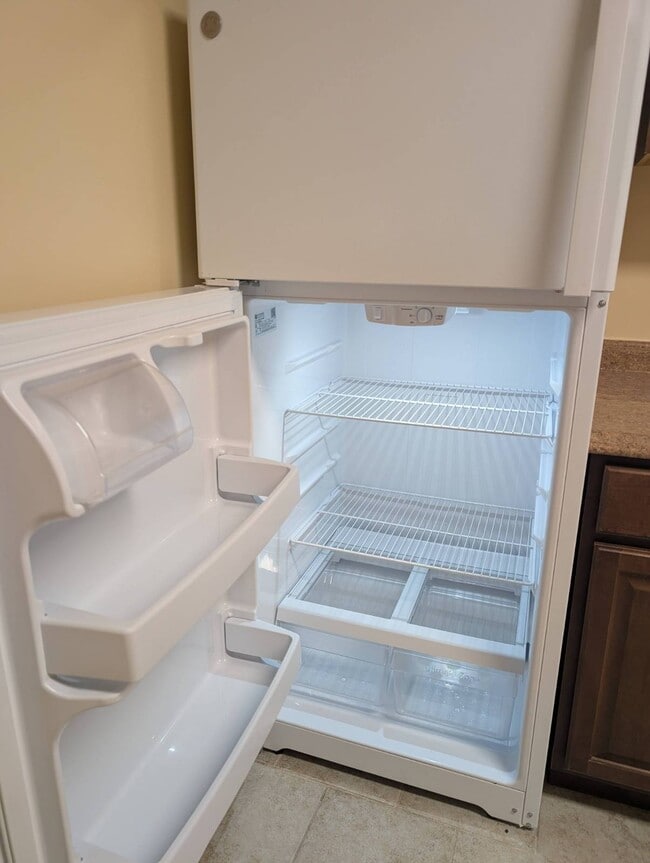 Building Photo - 815 NW River Shores Blvd