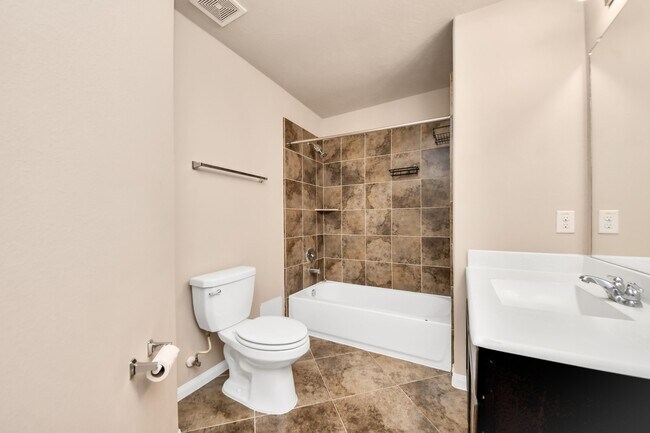 Building Photo - 3115 Lake Dr
