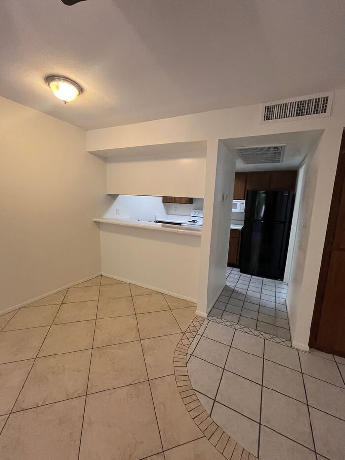 Building Photo - 1201 S McClintock Dr