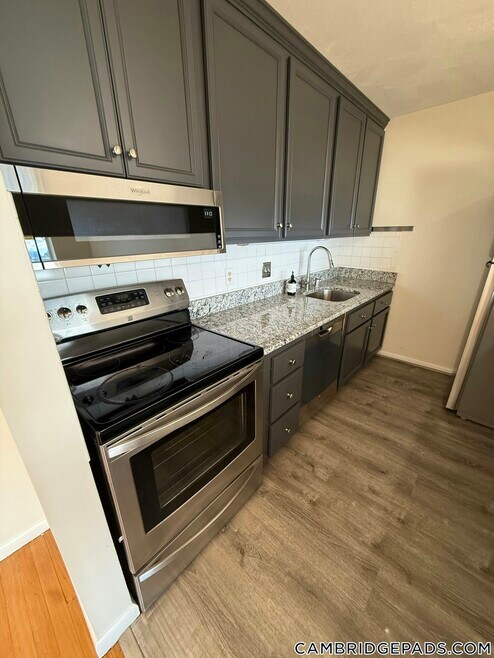 Building Photo - 1643 Cambridge St