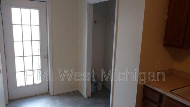 Building Photo - 14532 State St