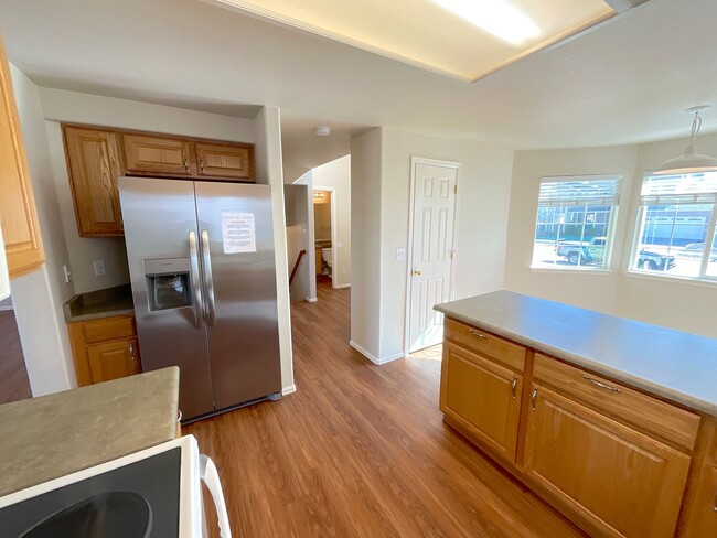 Building Photo - 3 Bedroom Home Available Near N Powers Blv...