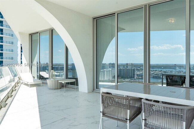 Building Photo - 16901 Collins Ave