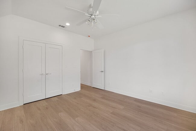 Building Photo - Gorgeous new construction in Flint!