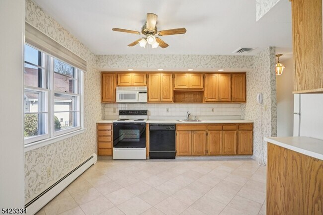 Building Photo - 2 Eisenhower Rd